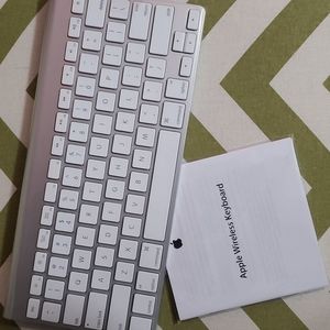 Apple Wireless Bluetooth Keyboard New